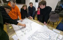 Фото 8: Ознакування, пандус та інформаційне табло: пл. Двірцева та будівля залізничного вокзалу стануть доступнішими