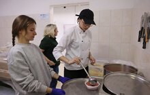 Фото 3: Викладачі та студенти закладів професійної освіти Львова приготували сніданок для безхатьків (відео)