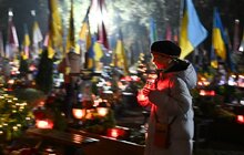 Фото 2: Вифлеємський вогонь миру передали рідним полеглих захисників України