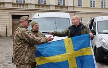 Фото 5: Шведи передали ще 7 автомобілів швидкої допомоги для українських військових медиків