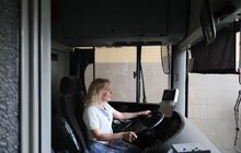 Фото 8: Майбутні водійки автобусів відвідали найбільше автотранспортне підприємство у Львові – комунальне АТП‑1 (фото/​відео)