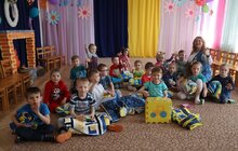 Фото 23: Всесвітньовідома німецька мисткиня передала вихованцям Львівського Центру підтримки дітей авторські патріотичні ковдри