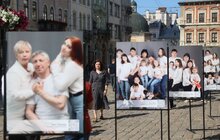 Фото 5: У центрі Львова відкрили фотовиставку про прийомні сім’ї та тих, хто дарує дітям любов