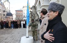 Фото 5: У День спротиву окупації Криму в центрі Львова підняли кримськотатарський прапор (відео)