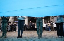 Фото 6: Сотні львів’ян у центрі міста урочисто заспівали Гімн України (відео)
