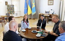 Фото 3: Мер Львова нагородив наймолодшу чемпіонку Європи з шахів Анастасію Гнатишин
