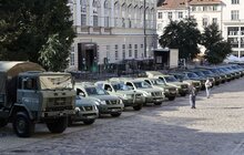 Фото 1: Львівська співачка Ірина Федишин купила ще 20 авто для ЗСУ за кошти зі своїх концертів Європою
