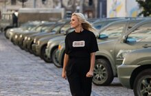 Фото 2: Львівська співачка Ірина Федишин купила ще 20 авто для ЗСУ за кошти зі своїх концертів Європою