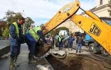 Фото 14: Ліквідація пориву на магістральному водопроводі на пр. Свободи триватиме до кінця дня: працюють водовозки