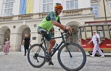 Фото 5: Американський морський піхотинець без ноги приїхав до Львова на велосипеді, щоб допомогти українським військовим (відео)