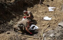 Фото 11: З Пагорба Слави демонтували другу вхідну колону: на якому етапі ексгумація радянських поховань (відео)