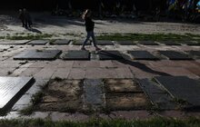 Фото 6: У Львові на Личаківському військовому цвинтарі відновили роботи з ексгумації давніх поховань: демонтовують радянські плити (відео)
