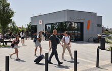 Фото 9: Біля залізничного вокзалу відкрили Центр туристичної інформації: там можна оформити та придбати ЛеоКарт (відео)