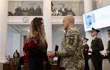 Фото 4: У Львові 35 захисників посмертно нагородили «Почесним знаком Святого Юрія»