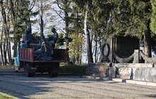 Фото 14: У Львові з Пагорбу слави демонтували три радянські пам’ятники: скульптури поповнять експозицію музею «Територія терору» (відео)