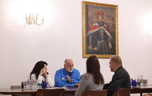 Фото 4: 300 мільйонів порцій їжі українцям: у Львові засновнику World Central Kitchen Хосе Андресу вручили особливу міську відзнаку — «Залізний Лев»