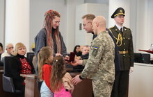 Фото 10: У Львові 35 захисників посмертно нагородили «Почесним знаком Святого Юрія»