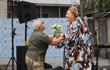 Фото 6: Ніно Катамадзе дала безкоштовний концерт для поранених військових у дворику львівської Ратуші (фото/​відео)