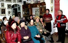 Фото 2: Львів’яни похилого віку побували на екскурсії в «Шевченківській кімнаті»