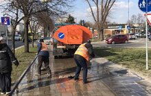 Фото 34: Комунальні служби дезінфікують місто: миють вулиці, тротуари, зупинки транспорту, сходові клітки будинків