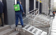 Фото 103: Комунальні служби дезінфікують місто: миють вулиці, тротуари, зупинки транспорту, сходові клітки будинків