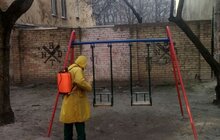 Фото 73: На території Львова проводять миття і дезінфекцію дитячих майданчиків