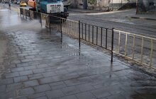 Фото 9: Комунальні служби дезінфікують місто: миють вулиці, тротуари, зупинки транспорту, сходові клітки будинків