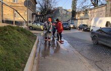 Фото 4: Комунальні служби Львова проводять миття вулиць
