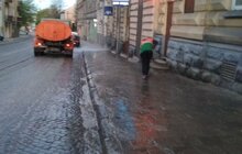 Фото 31: Комунальні служби Львова проводять миття вулиць