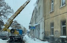 Фото 4: Мерія закликає мешканців бути особливо обережними через нависання буруль та снігу