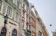 Фото 8: Мерія закликає мешканців бути особливо обережними через нависання буруль та снігу