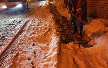 Фото 79: Минулої ночі в місті працювало 95 одиниць техніки, для посипання доріг використано 492 м3 піскосуміші