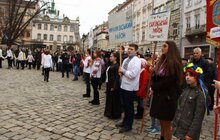 Фото 15: Львівські школярі продемонстрували шаховий флеш-моб «Шахова корона»