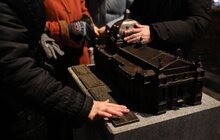Фото 2: У Львові відкрили мініатюру Оперного театру із шрифтом Брайля