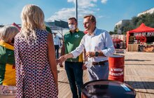 Фото 30: Міський голова Львова відвідав локальний фестиваль Street Food та відзначив підприємців ринку «Шувар» за вагомий внесок у розвиток малого бізнесу