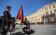 Фото 3: Вітаючи випускників Академії сухопутних військ, Андрій Садовий запропонував вже впровадити стандарти НАТО в Україні