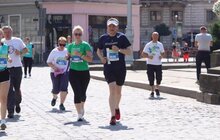 Фото 2: Мер Львова з дружиною в рамках півмарафону пробігли в дистанції 2 км