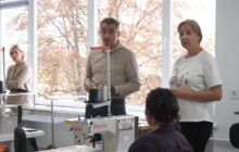 Фото 6: Переселенка після безкоштовного навчання шиє весільні плаття для українського бренду (фото/відео)