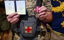 Фото 3: Медик львівського центру допомоги захисникам отримав почесну відзнаку за досягнення у військовій службі