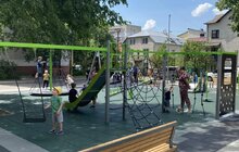 Фото 1: У Львові у співпраці з підприємцями облаштували новий сучасний дитячий майданчик