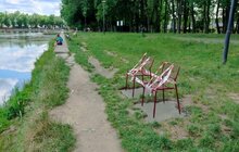 Фото 5: Стільці, лавки та лежаки: у львівських парках встановлюють вуличні меблі