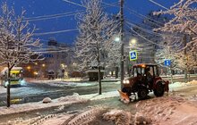 Фото 4: 84 одиниці спецтехніки та понад 1200 двірників прибирають місто від снігу