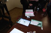 Фото 1: Активісти зірвали засідання виконавчого комітету ЛМР