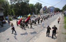 Фото 3: На пр. Свободи відбулося урочисте проходження з нагоди Дня Героїв