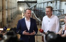 Фото 22: Мер Львова спільно з міністром екології оглянули очисні споруди, де працівники продемонстрували технологію очищення стічних вод від поліетилену