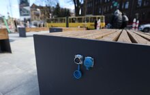 Фото 8: На розі вулиць Чупринки-Бандери вже встановили вуличні меблі та висадили дерева