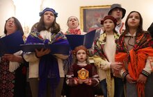 Фото 4: Вертеп з переселенців: у Львові мешканці модульного містечка організували справжнє дійство (відео)