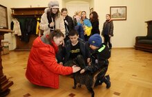 Фото 1: Діти з прифронтових і тимчасово окупованих міст Донеччини сьогодні відвідали львівську Ратушу