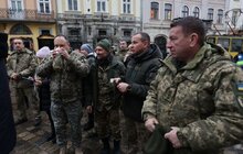 Фото 13: У Львові на площі Ринок освятили воду: упродовж дня охочі можуть прийти і набрати її з резервуара
