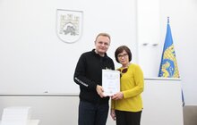 Фото 8: 100 львівських педагогів отримали по 25 000 гривень (відео)